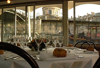 Croisière dîner-guinguette sur la Seine et le Canal St Martin