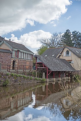 Le lavoir et le séchoir du Colombier