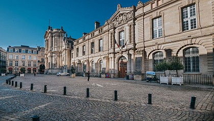 Eglise Notre Dame et Cour Mably