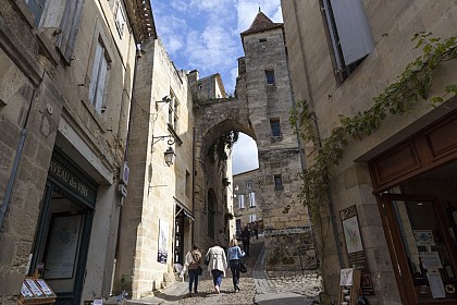 Porte et maison de la Cadène