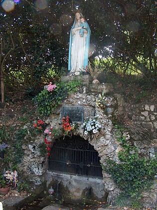 Fontaine de dévotion - Ambrus