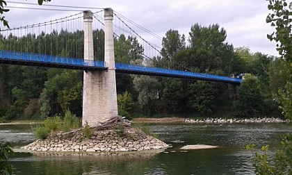 Pont suspendu de Sauveterre-Saint-Denis