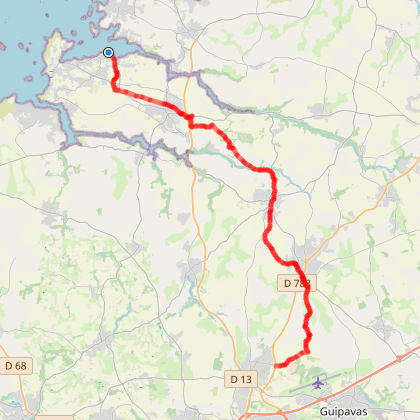La vélo route des Abers permet de rejoindre le port de l'Aber Wrac'h à Landéda à Brest en passant par Lannilis, Plouvien et Plabennec, soit un parcourt de 35 km. La vélo route des Abers a une extension de Plabennec vers Le Drennec.