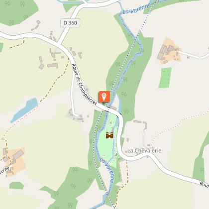 Table de pique-nique aux Forges de Varenne à Champsecret