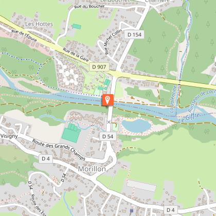 Picnic area nearby Blue Lake