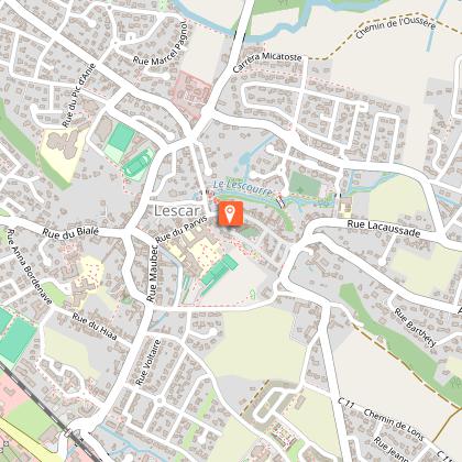 Place de l'Evêché de la cité médiévale de Lescar