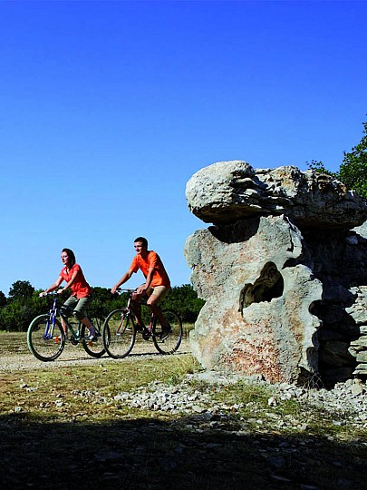 Le chemin des Dolmens et des Cazelles