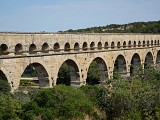 Les vestiges de l'aqueduc romain Vers pont du Gard