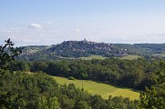Vue sur Cordes depuis la pointe du Téroundel