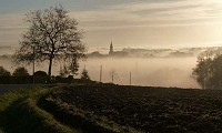 Clocher de Cadalen dans la brume