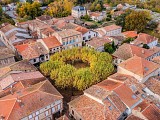 Place à couverts de Briatexte