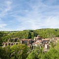 Vue sur Auzon et ses pigeonniers