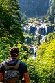 Randonneur à la Cascade d'Ars
