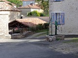 Lavoir et pompe de Tourriers