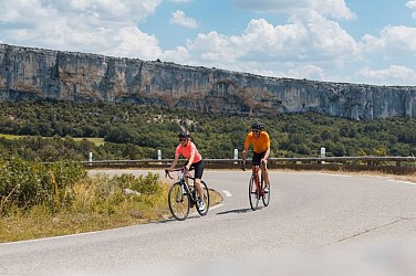 SAINT-SATURNIN-LÈS-APT - À l'assaut des Monts-de-Vaucluse à vélo