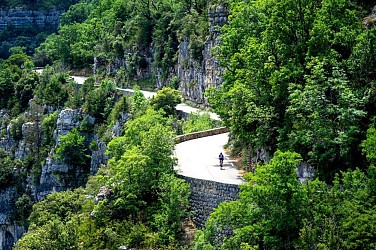 MOUSTIERS-SAINTE-MARIE - Le tour du Verdon à vélo