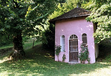 Ste Rose chapel and ruins of Château de l’Epine