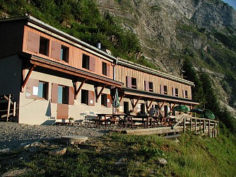 Hiking itinerary: Tour des Dents Blanches GR®P mini 4 days on foot - Stage 3: Refuge de la Vogealle > Refuge du Folly