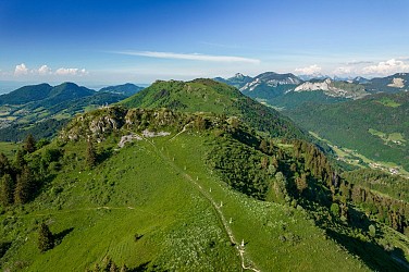 Hiking track - The summit of Miribel from Ajon