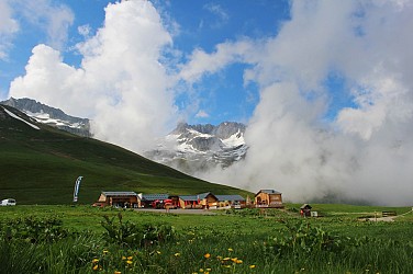 Le Col de la Madeleine - B25