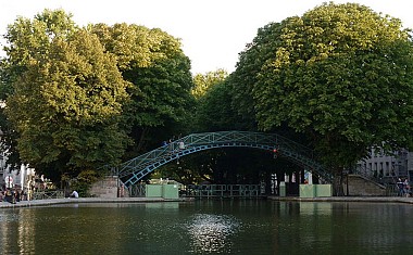 Saint-Martin canal on foot