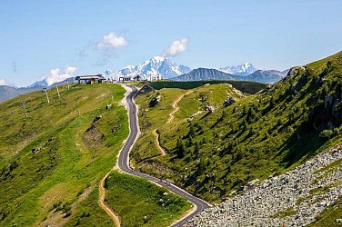 From Méribel to Courchevel via the Col de la Loze