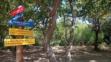 Sentier entre mer et étangs