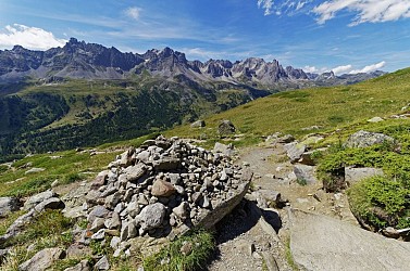 La boucle du Chemin de Ronde, Lac Laramon et Cascade de Fontcouverte