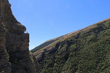 N°16 (rouge/vert) - Le sentier des Bancs