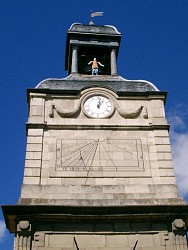 Visite audioguidée de la belle et longue ville d'Aigueperse