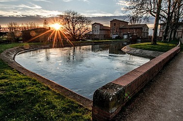 REGARDS CROISES SUR LE CANAL