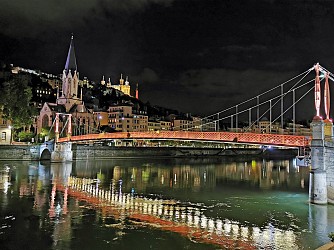 Lyon - En descendant par les ponts de lumière