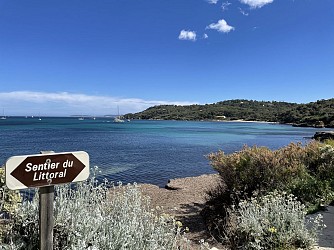 Randonnée sur le sentier du littoral - De la plage de la Favière à la Pointe de l'Esquillette