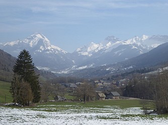 The hamlets of Sainte Reine on a loop