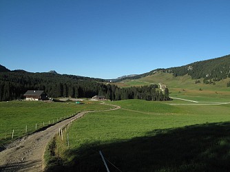 Traversée des Bornes en mode doux - Etape 3 : Plateau des Glières > Refuge de Lessy