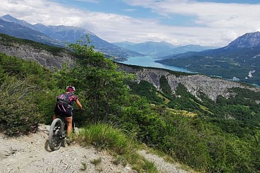 Tour du lac de Serre-Ponçon à VTTAE en 4 jours