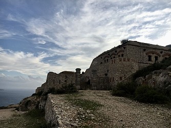 Randonnée à la découverte de Niolon : son fort et sa calanque