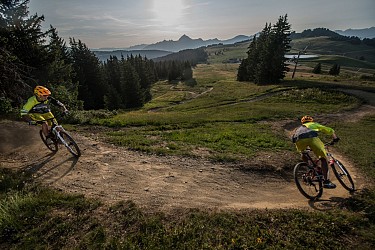 Downhill MTB - Droit dans lo boets