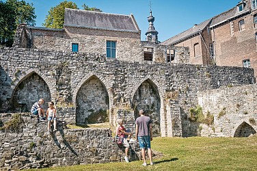 Au rythme des ascenseurs à bateaux le long du canal du centre