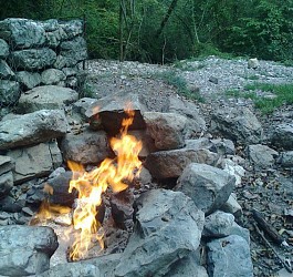 The fiery fountain /fontaine ardente (eternal flame)
