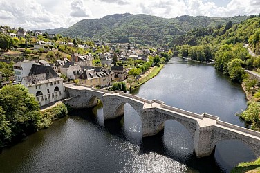 GR®465 des Monts du Cantal à la Vallée du Lot (de Mur-de-Barrez à Conques)