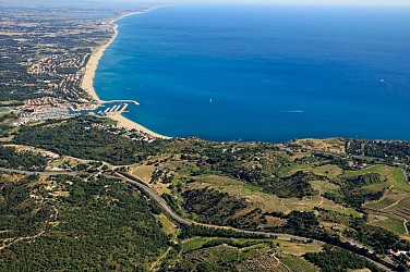 [Connection] Argelès-sur-Mer Tourist Office / Château de Valmy
