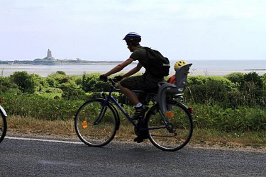 Saint-Vaast-la-Hougue < > Quinéville