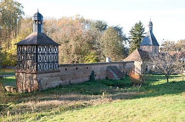 Forêts et châteaux au sud de la Sologne bourbonnaise