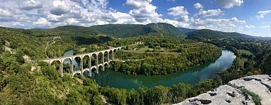 Les gorges de l’Ain et ses méandres par les bords de l’Ain