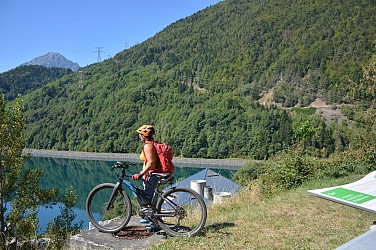 Le tour du lac du Verney en vélo électrique depuis Oz-en-Oisans