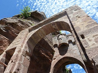 Hiking tour from Lutzelhardt castle to Schoeneck and Wineck castles