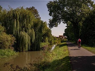 Cycling tour Along the water