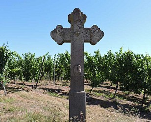 Hiling trail Crosses and Oratories - red