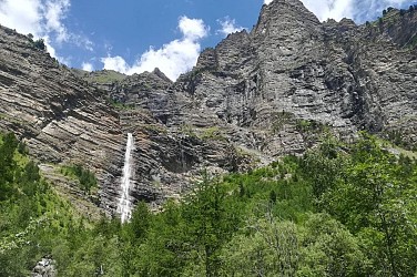 La cascade de la Pisse à Châteauroux-les-Alpes